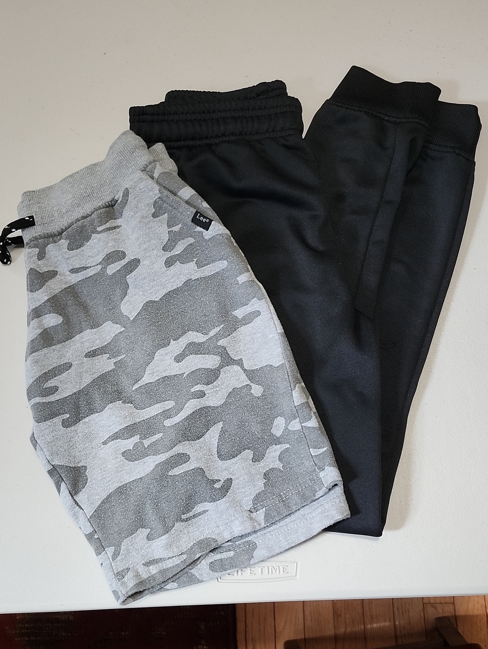 GUC SzL (14-16 Youth) NBA Kids Black Joggers & Gray Camo Shorts Pants